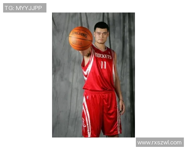 姚明个儿矮却成篮球巨星的传奇故事与奋斗历程