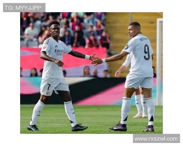 国王杯冷门之战那不勒斯以1-0战胜多特蒙德上演帽子戏法精彩瞬间