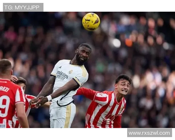 欧冠激战：那不勒斯与莱比锡战成平局红牌事件引发全场热议与转会传闻