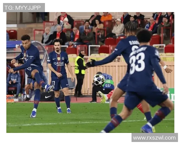 国王杯激战：巴黎圣日耳曼大胜那不勒斯红牌争议引发全场热议