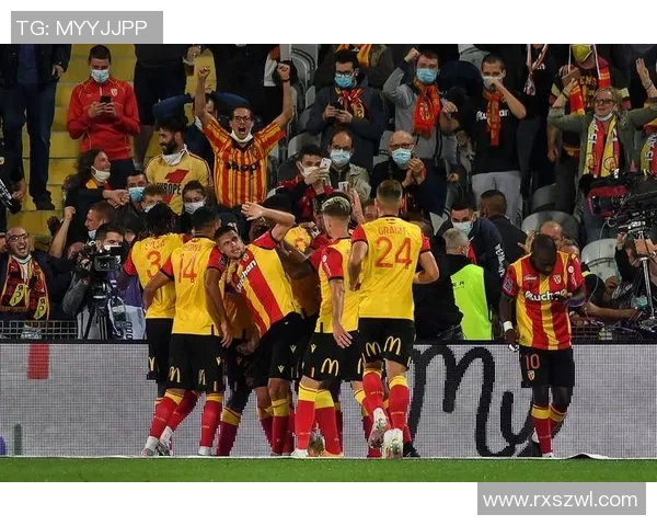 足总杯精彩对决多特蒙德逆转里昂红牌事件引发全场热议